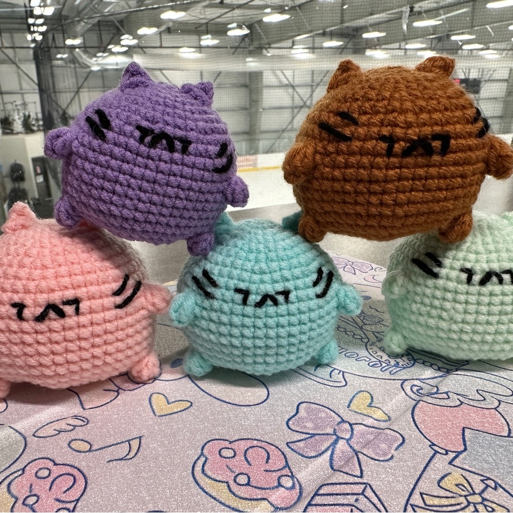Crocheted Plush Cat Toys - Purple, Brown, Pink, Mint, Blue